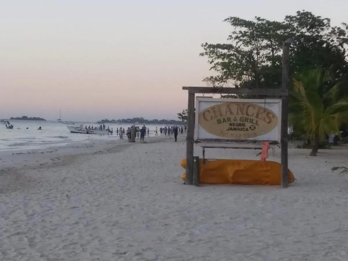 Moves Rasta Cottage Negril Holiday home